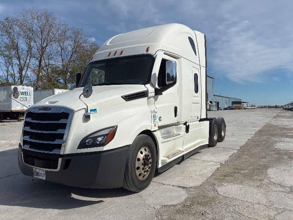 Sleeper Tractor-Heavy Duty Tractors-Freightliner-2021-T12664ST-Wilmington-OH-599,987\n\t\tmiles-$ 56,000 - Image 3