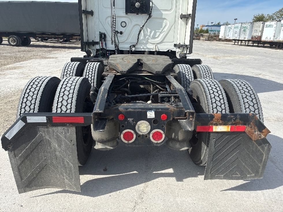 Sleeper Tractor-Heavy Duty Tractors-Freightliner-2021-T12664ST-Wilmington-OH-599,987\n\t\tmiles-$ 56,000 - Image 6