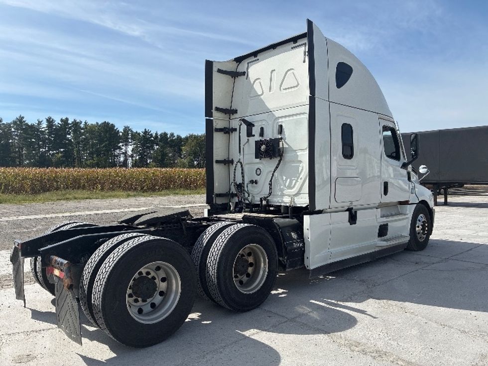 Sleeper Tractor-Heavy Duty Tractors-Freightliner-2021-T12664ST-Wilmington-OH-599,987\n\t\tmiles-$ 56,000 - Image 7
