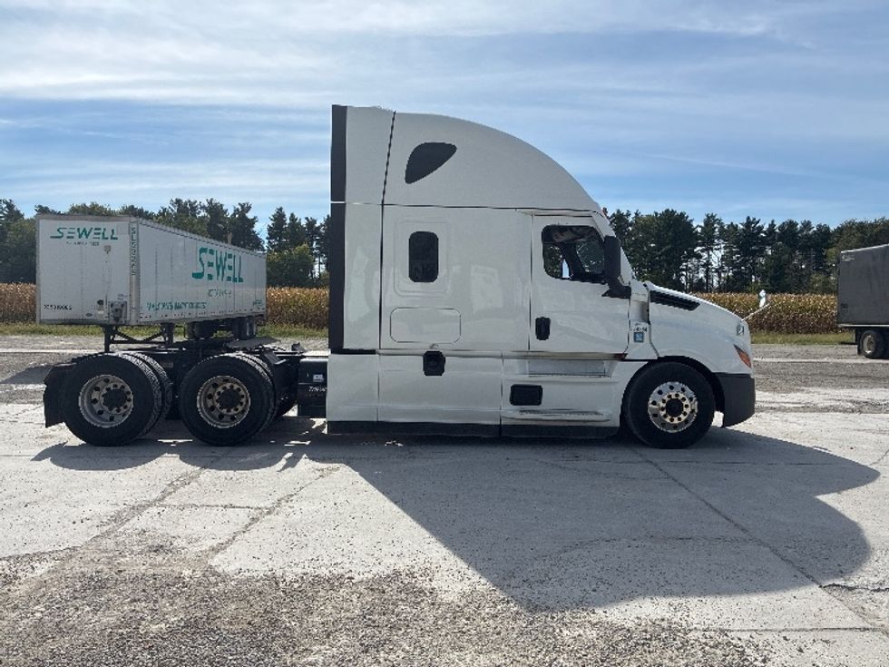 Sleeper Tractor-Heavy Duty Tractors-Freightliner-2021-T12664ST-Wilmington-OH-599,987\n\t\tmiles-$ 56,000 - Image 8