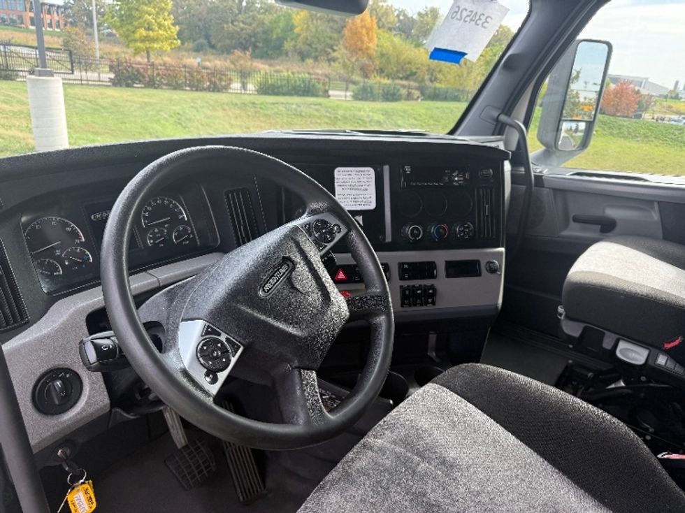 Sleeper Tractor-Heavy Duty Tractors-Freightliner-2021-T12664ST-Windsor-WI-553,344\n\t\tmiles-$ 57,500 - Image 10