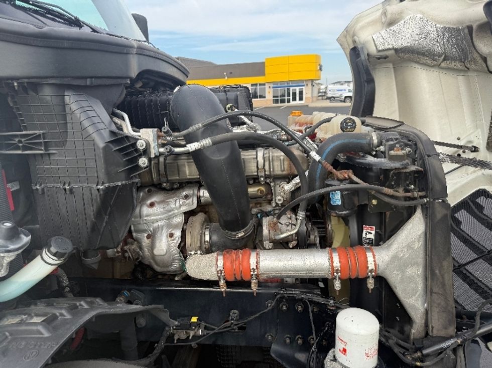 Sleeper Tractor-Heavy Duty Tractors-Freightliner-2021-T12664ST-Windsor-WI-553,344\n\t\tmiles-$ 57,500 - Image 19