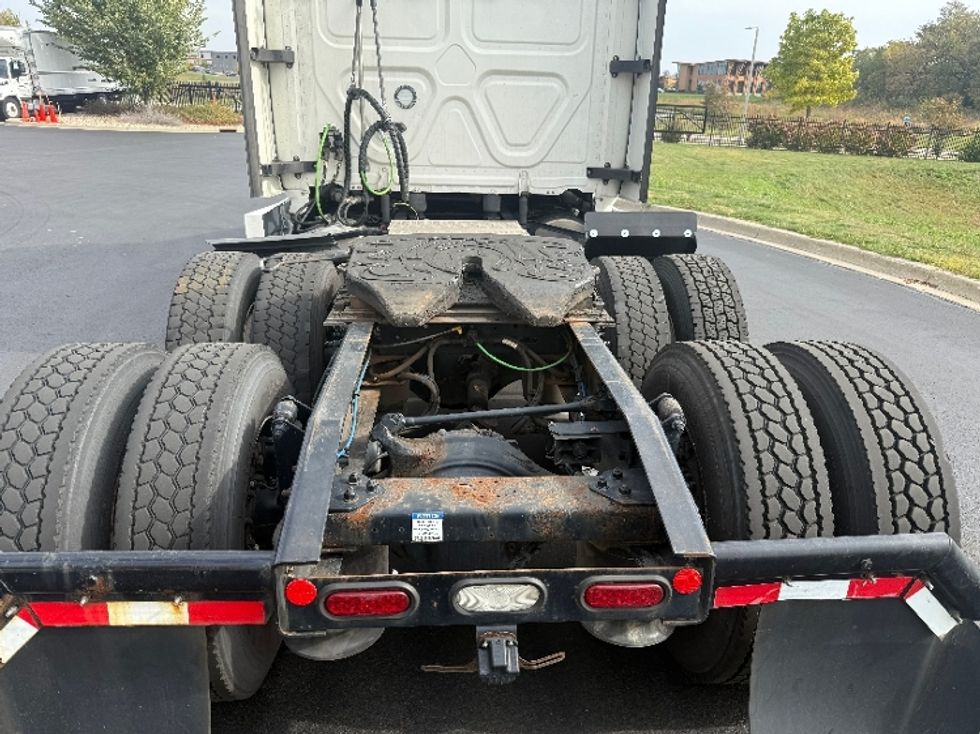 Sleeper Tractor-Heavy Duty Tractors-Freightliner-2021-T12664ST-Windsor-WI-553,344\n\t\tmiles-$ 57,500 - Image 6