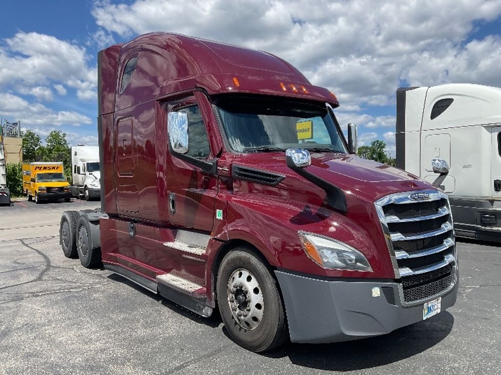 Sleeper Tractor-Heavy Duty Tractors-Freightliner-2021-T12664ST-Windsor-WI-656,097\n\t\tmiles-$ 50,500 - Image 1