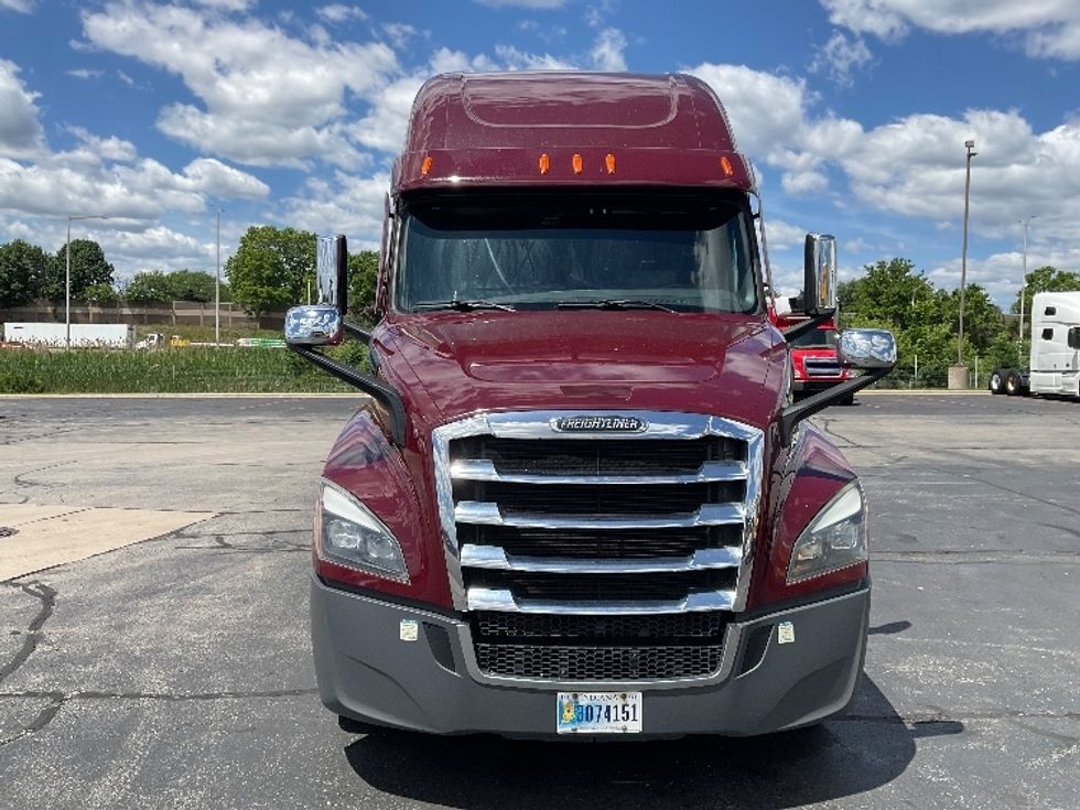 Sleeper Tractor-Heavy Duty Tractors-Freightliner-2021-T12664ST-Windsor-WI-656,097\n\t\tmiles-$ 50,500 - Image 2