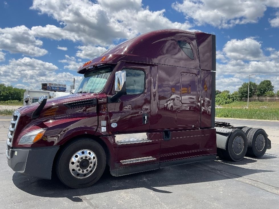 Sleeper Tractor-Heavy Duty Tractors-Freightliner-2021-T12664ST-Windsor-WI-656,097\n\t\tmiles-$ 50,500 - Image 4