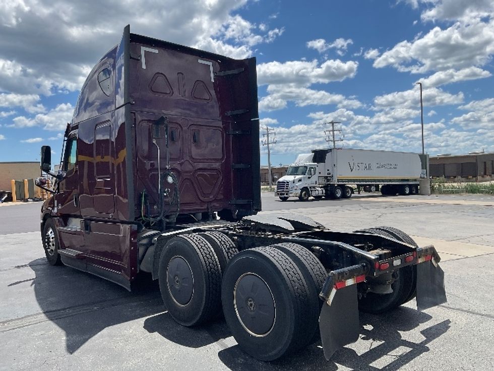 Sleeper Tractor-Heavy Duty Tractors-Freightliner-2021-T12664ST-Windsor-WI-656,097\n\t\tmiles-$ 50,500 - Image 5