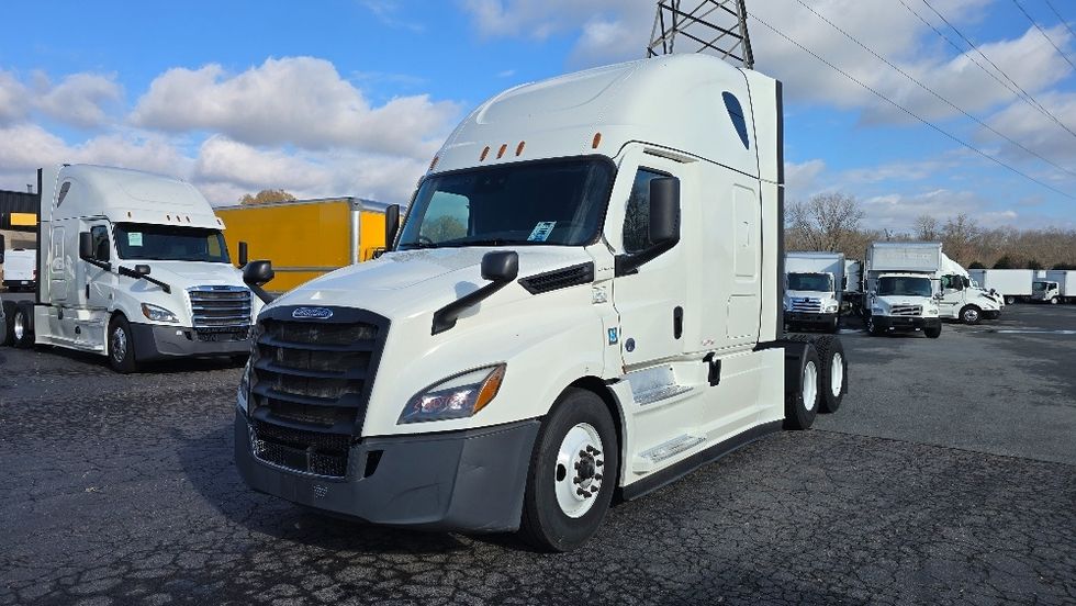 Sleeper Tractor-Heavy Duty Tractors-Freightliner-2021-T12664ST-Winston Salem-NC-397,540\n\t\tmiles-$ 73,500 - Image 3