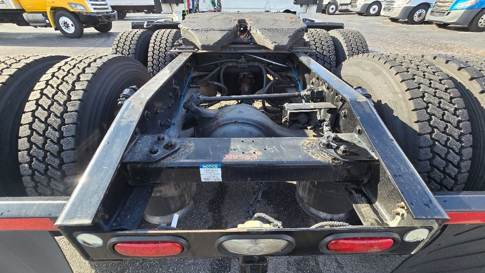 Sleeper Tractor-Heavy Duty Tractors-Freightliner-2021-T12664ST-Winston Salem-NC-397,540\n\t\tmiles-$ 73,500 - Image 6