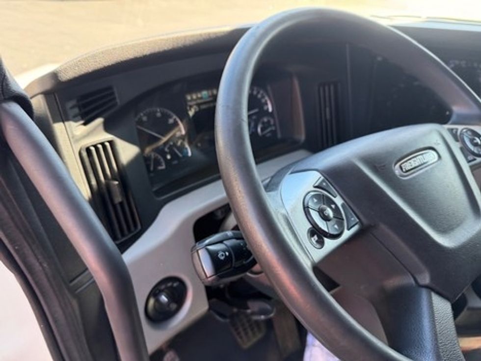 Sleeper Tractor-Heavy Duty Tractors-Freightliner-2021-T12664ST-York-PA-547,292\n\t\tmiles-$ 58,000 - Image 11