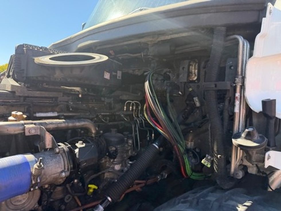 Sleeper Tractor-Heavy Duty Tractors-Freightliner-2021-T12664ST-York-PA-547,292\n\t\tmiles-$ 58,000 - Image 19