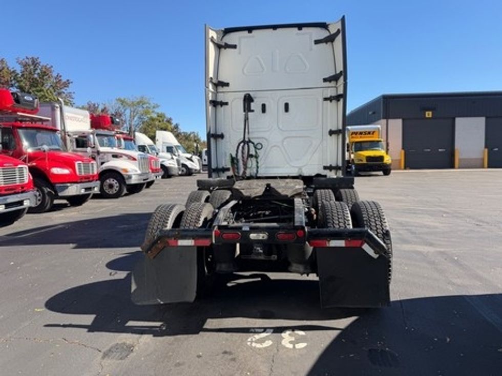 Sleeper Tractor-Heavy Duty Tractors-Freightliner-2021-T12664ST-York-PA-547,292\n\t\tmiles-$ 58,000 - Image 6