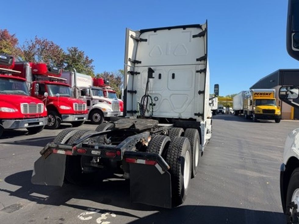 Sleeper Tractor-Heavy Duty Tractors-Freightliner-2021-T12664ST-York-PA-547,292\n\t\tmiles-$ 58,000 - Image 7