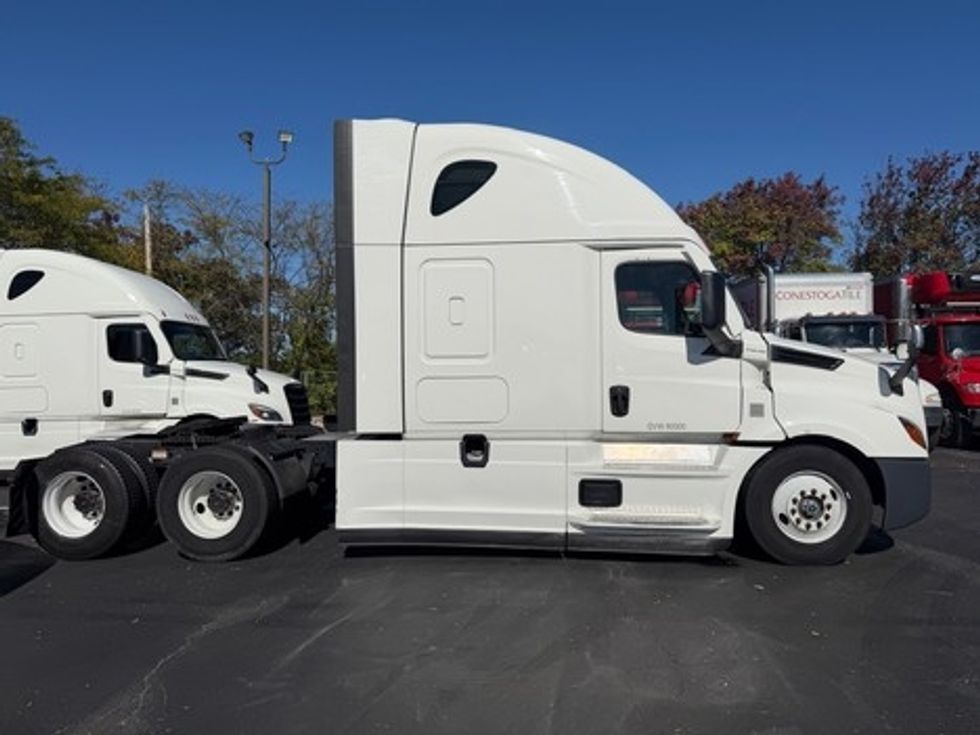 Sleeper Tractor-Heavy Duty Tractors-Freightliner-2021-T12664ST-York-PA-547,292\n\t\tmiles-$ 58,000 - Image 8