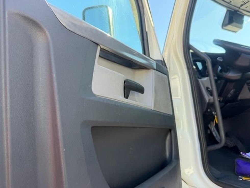 Sleeper Tractor-Heavy Duty Tractors-Freightliner-2021-T12664ST-York-PA-547,292\n\t\tmiles-$ 58,000 - Image 9