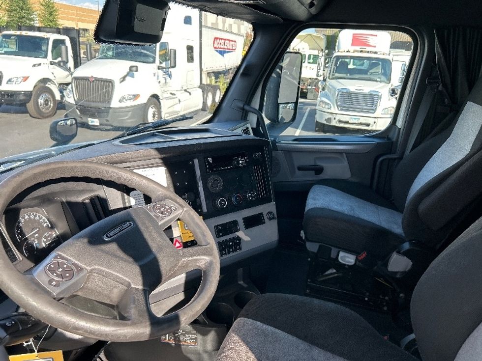 Sleeper Tractor-Heavy Duty Tractors-Freightliner-2021-T12664ST-York-PA-570,180\n\t\tmiles-$ 56,250 - Image 10