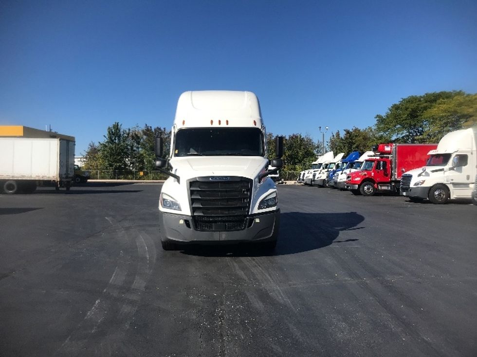 Sleeper Tractor-Heavy Duty Tractors-Freightliner-2021-T12664ST-York-PA-570,180\n\t\tmiles-$ 56,250 - Image 2