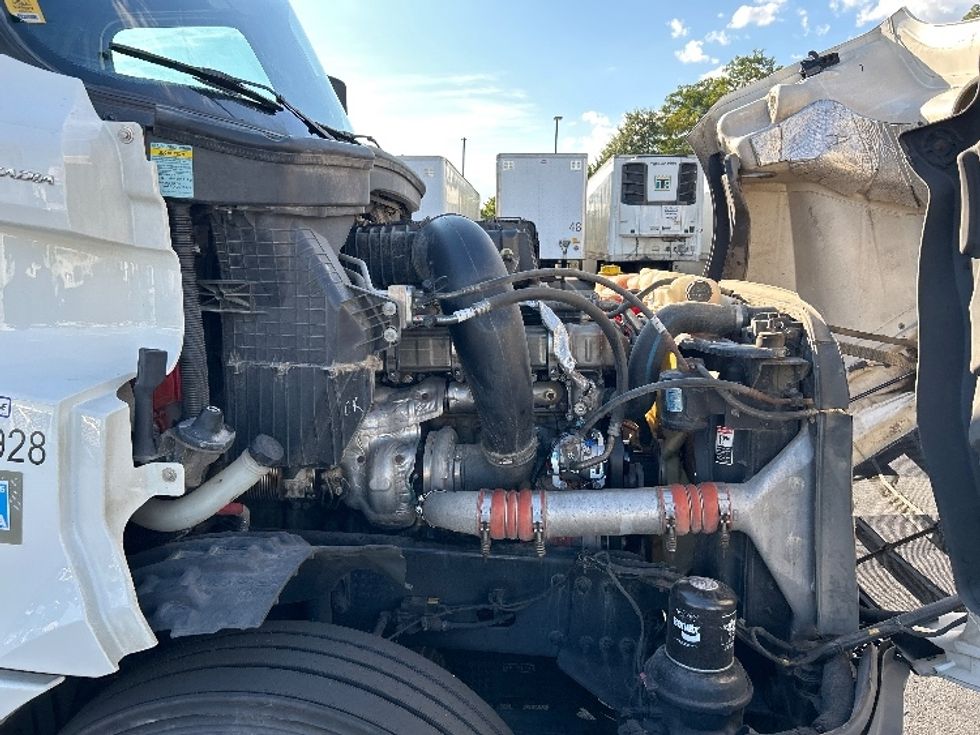 Sleeper Tractor-Heavy Duty Tractors-Freightliner-2021-T12664ST-York-PA-570,180\n\t\tmiles-$ 56,250 - Image 20