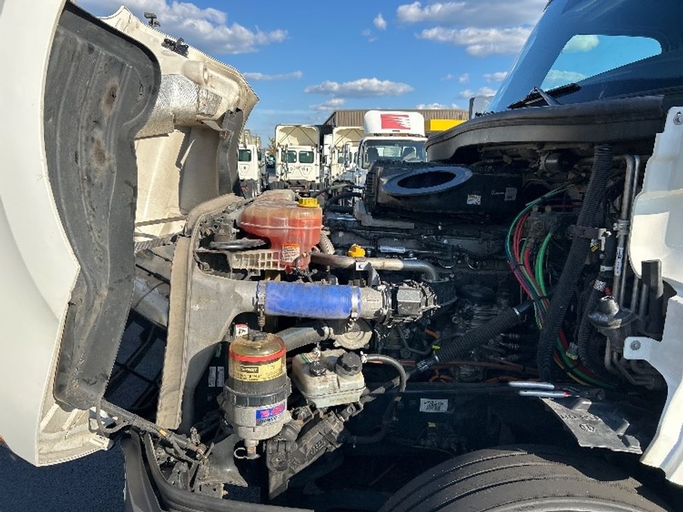 Sleeper Tractor-Heavy Duty Tractors-Freightliner-2021-T12664ST-York-PA-570,180\n\t\tmiles-$ 56,250 - Image 21