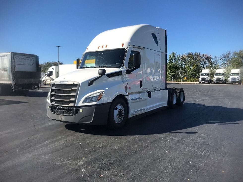 Sleeper Tractor-Heavy Duty Tractors-Freightliner-2021-T12664ST-York-PA-570,180\n\t\tmiles-$ 56,250 - Image 3