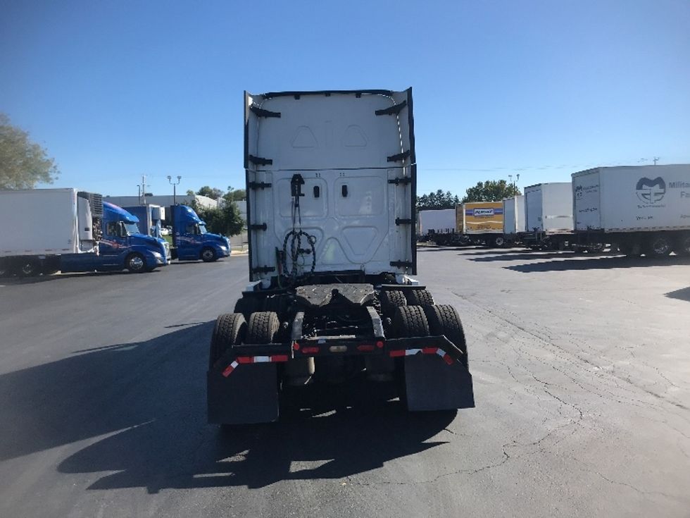 Sleeper Tractor-Heavy Duty Tractors-Freightliner-2021-T12664ST-York-PA-570,180\n\t\tmiles-$ 56,250 - Image 6