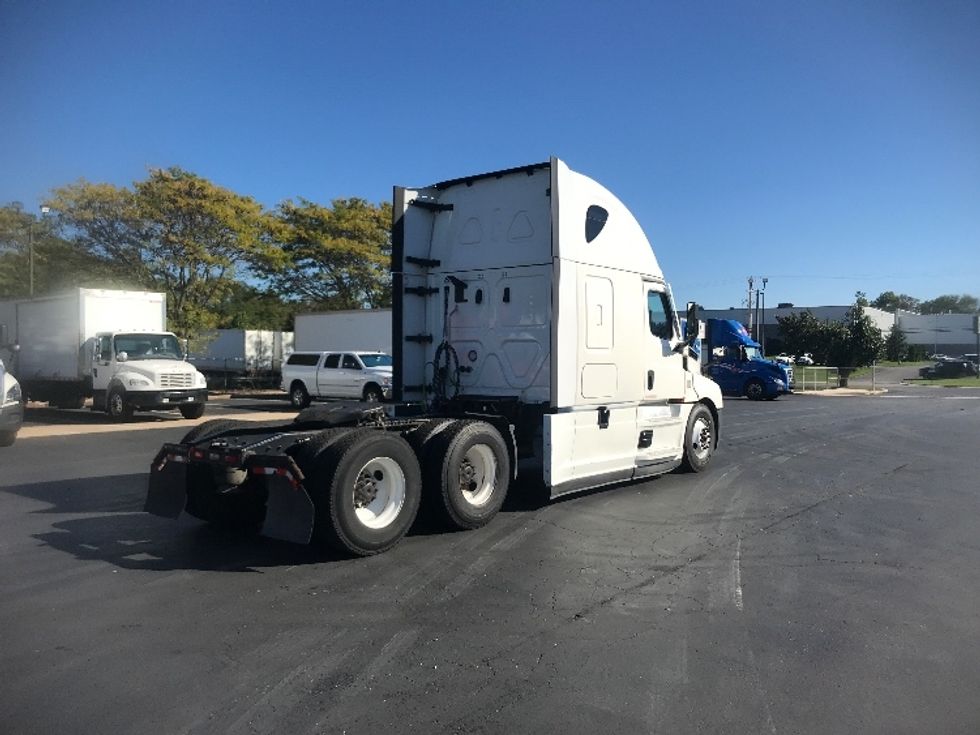 Sleeper Tractor-Heavy Duty Tractors-Freightliner-2021-T12664ST-York-PA-570,180\n\t\tmiles-$ 56,250 - Image 7