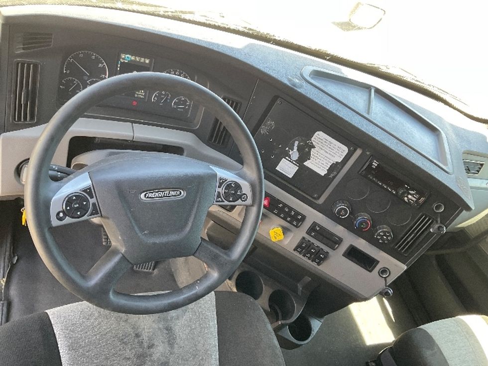 Sleeper Tractor-Heavy Duty Tractors-Freightliner-2021-T12664ST-Yuma-AZ-571,459\n\t\tmiles-$ 63,750 - Image 11