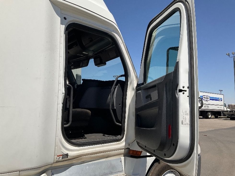 Sleeper Tractor-Heavy Duty Tractors-Freightliner-2021-T12664ST-Yuma-AZ-571,459\n\t\tmiles-$ 63,750 - Image 13