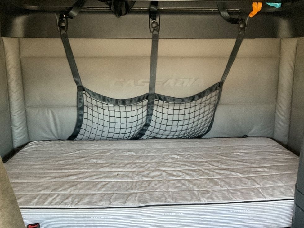 Sleeper Tractor-Heavy Duty Tractors-Freightliner-2021-T12664ST-Yuma-AZ-571,459\n\t\tmiles-$ 63,750 - Image 16