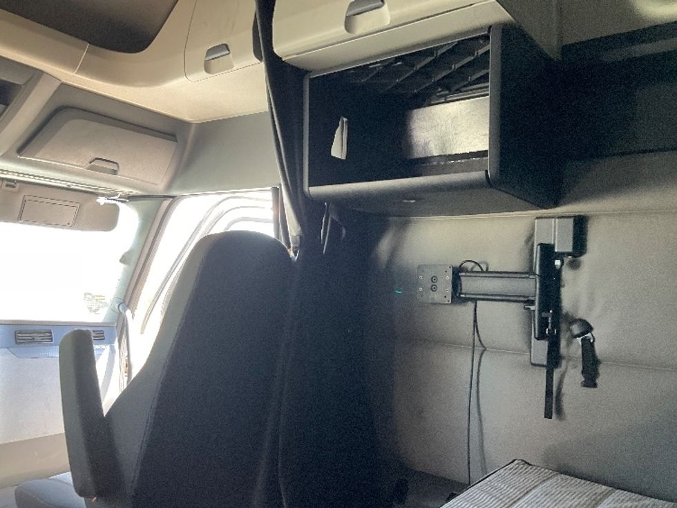 Sleeper Tractor-Heavy Duty Tractors-Freightliner-2021-T12664ST-Yuma-AZ-571,459\n\t\tmiles-$ 63,750 - Image 19