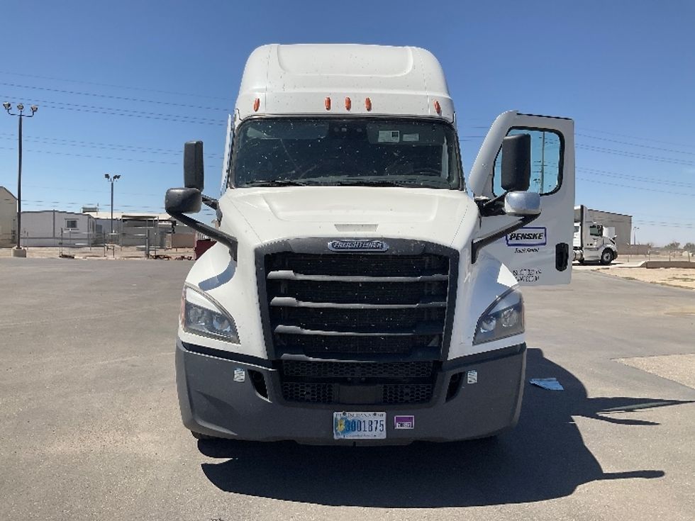 Sleeper Tractor-Heavy Duty Tractors-Freightliner-2021-T12664ST-Yuma-AZ-571,459\n\t\tmiles-$ 63,750 - Image 2