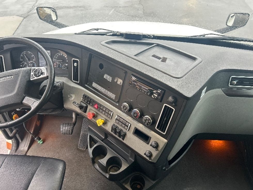 Sleeper Tractor-Heavy Duty Tractors-Freightliner-2021-T12664ST-Zelienople-PA-521,529\n\t\tmiles-$ 61,500 - Image 12