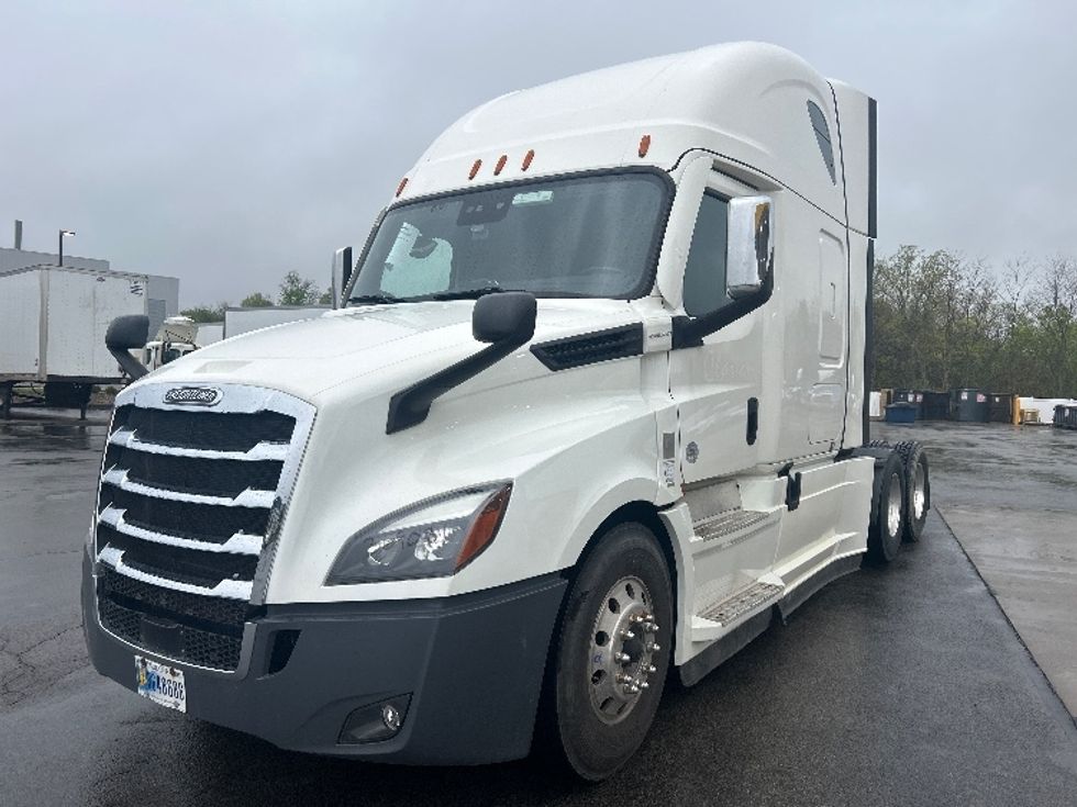 Sleeper Tractor-Heavy Duty Tractors-Freightliner-2021-T12664ST-Zelienople-PA-521,529\n\t\tmiles-$ 61,500 - Image 3