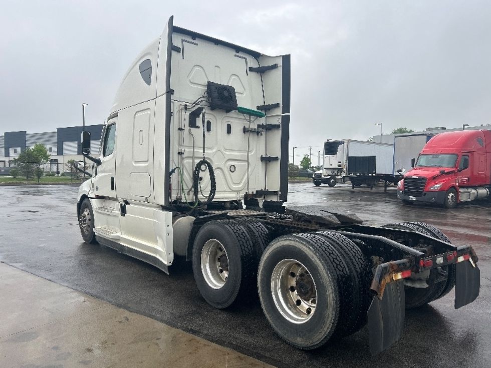 Sleeper Tractor-Heavy Duty Tractors-Freightliner-2021-T12664ST-Zelienople-PA-521,529\n\t\tmiles-$ 61,500 - Image 5