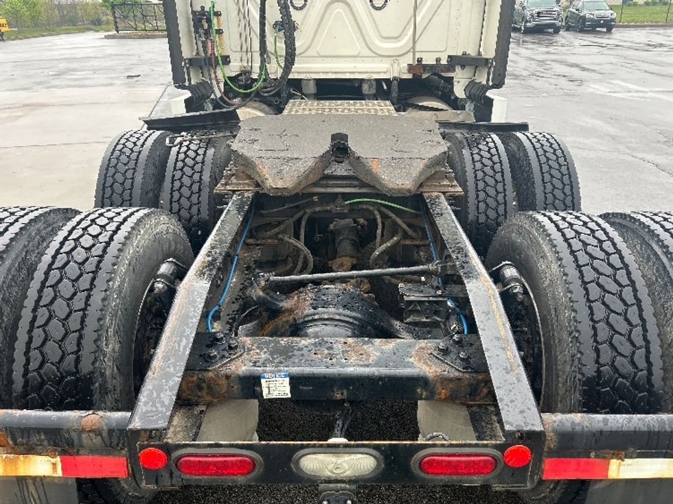 Sleeper Tractor-Heavy Duty Tractors-Freightliner-2021-T12664ST-Zelienople-PA-521,529\n\t\tmiles-$ 61,500 - Image 6