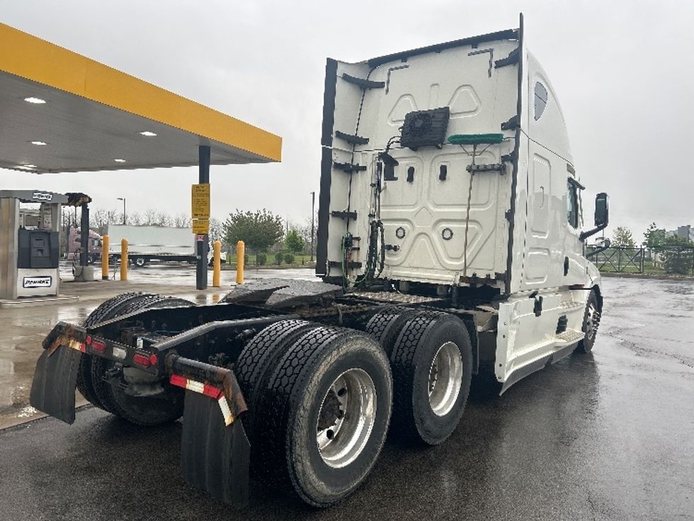 Sleeper Tractor-Heavy Duty Tractors-Freightliner-2021-T12664ST-Zelienople-PA-521,529\n\t\tmiles-$ 61,500 - Image 7