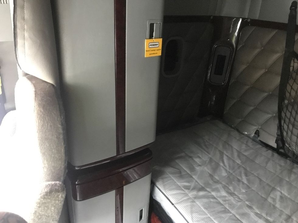 Sleeper Tractor-Heavy Duty Tractors-Freightliner-2022-D12264SD-Ladson-SC-210,679\n\t\tmiles-$ 107,250 - Image 19