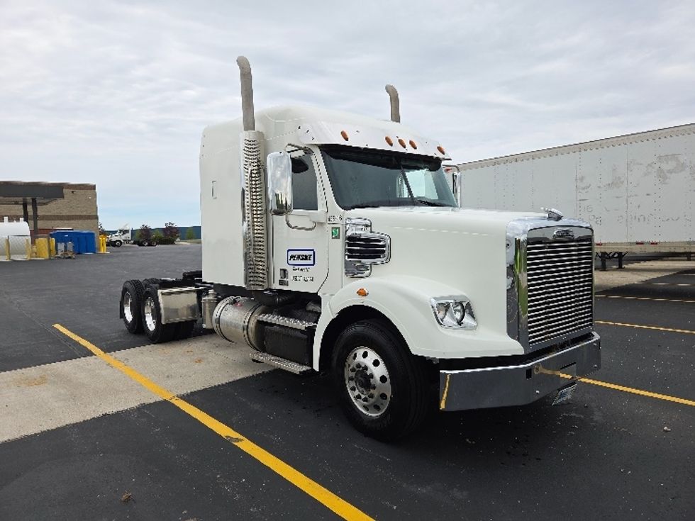 Sleeper Tractor-Heavy Duty Tractors-Freightliner-2022-D12264SD-Milwaukee-WI-271,071\n\t\tmiles-$ 95,000 - Image 1