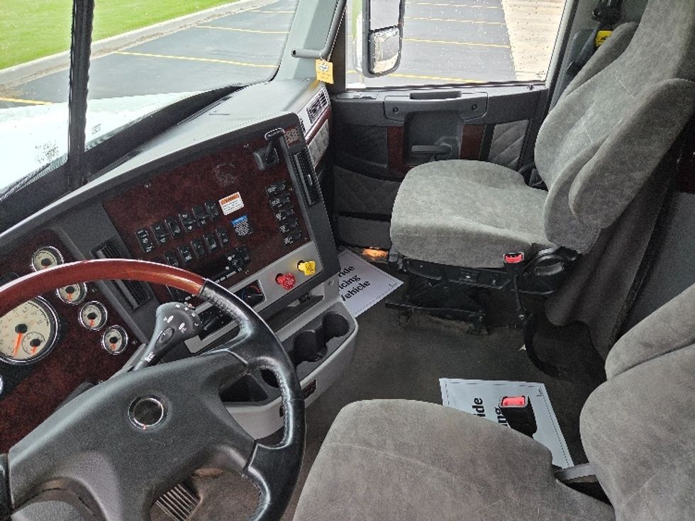 Sleeper Tractor-Heavy Duty Tractors-Freightliner-2022-D12264SD-Milwaukee-WI-271,071\n\t\tmiles-$ 95,000 - Image 10