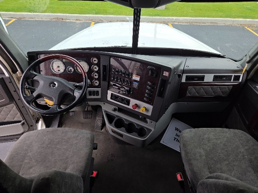 Sleeper Tractor-Heavy Duty Tractors-Freightliner-2022-D12264SD-Milwaukee-WI-271,071\n\t\tmiles-$ 95,000 - Image 12