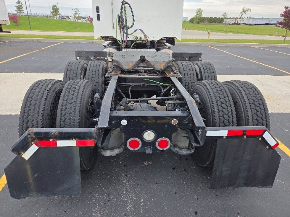 Sleeper Tractor-Heavy Duty Tractors-Freightliner-2022-D12264SD-Milwaukee-WI-271,071\n\t\tmiles-$ 95,000 - Image 6