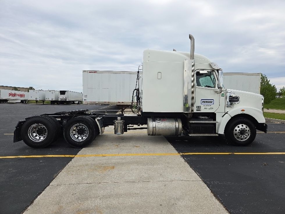 Sleeper Tractor-Heavy Duty Tractors-Freightliner-2022-D12264SD-Milwaukee-WI-271,071\n\t\tmiles-$ 95,000 - Image 8