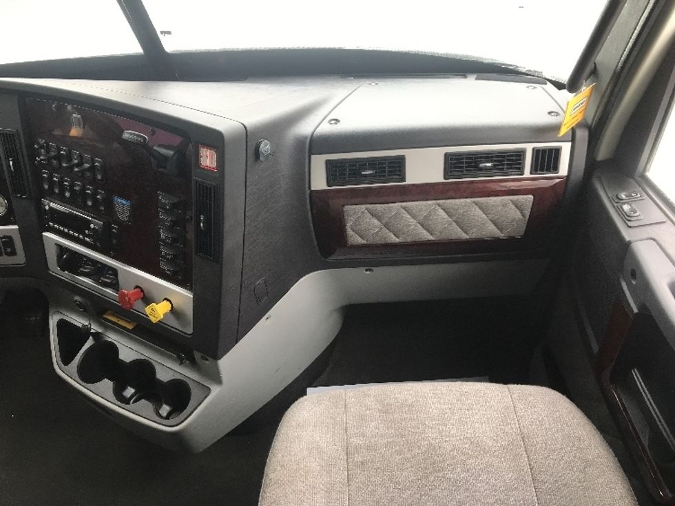 Sleeper Tractor-Heavy Duty Tractors-Freightliner-2022-D12264SD-Rocky Mount-VA-248,312\n\t\tmiles-$ 99,750 - Image 14