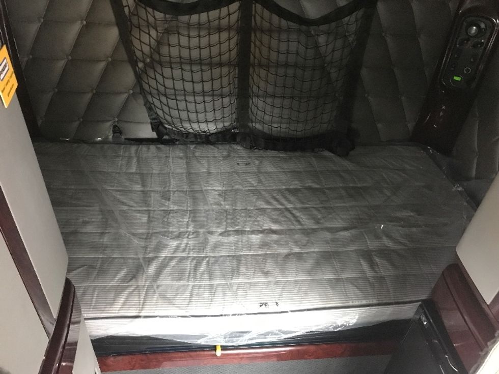 Sleeper Tractor-Heavy Duty Tractors-Freightliner-2022-D12264SD-Rocky Mount-VA-248,312\n\t\tmiles-$ 99,750 - Image 17