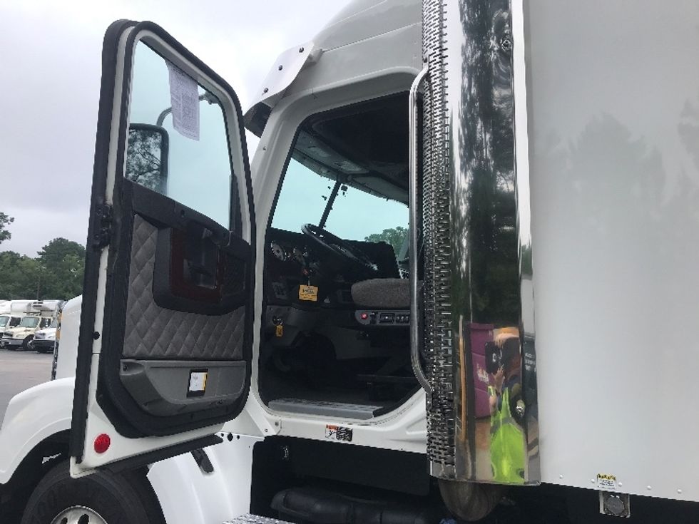 Sleeper Tractor-Heavy Duty Tractors-Freightliner-2022-D12264SD-Rocky Mount-VA-248,312\n\t\tmiles-$ 99,750 - Image 9