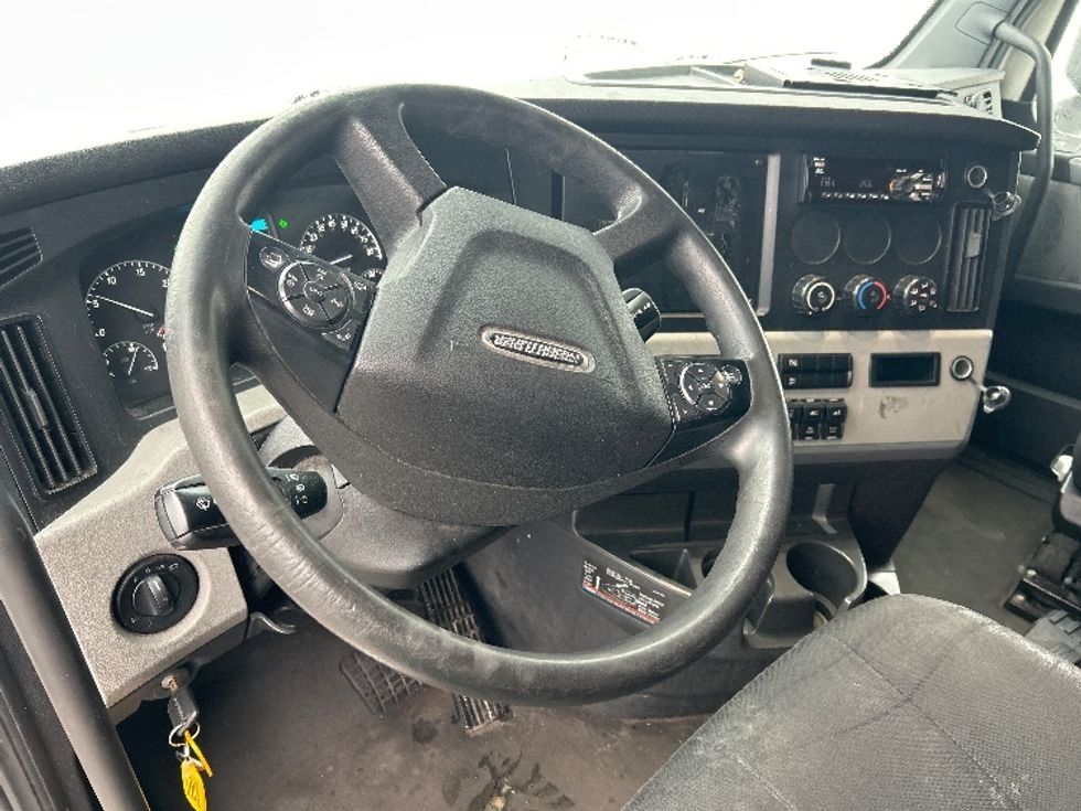 Sleeper Tractor-Heavy Duty Tractors-Freightliner-2022-T11664ST-Fitchburg-MA-465,776\n\t\tmiles-$ 66,250 - Image 10