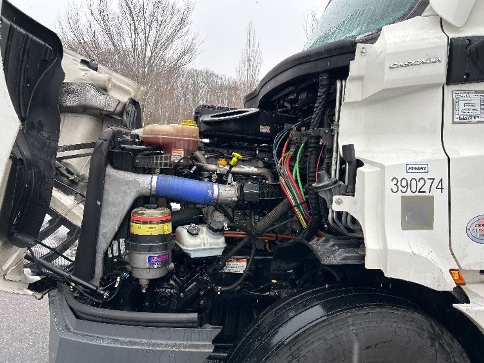 Sleeper Tractor-Heavy Duty Tractors-Freightliner-2022-T11664ST-Fitchburg-MA-465,776\n\t\tmiles-$ 66,250 - Image 21