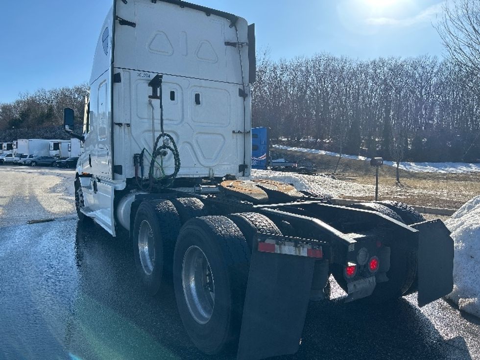 Sleeper Tractor-Heavy Duty Tractors-Freightliner-2022-T11664ST-Fitchburg-MA-465,776\n\t\tmiles-$ 66,250 - Image 5