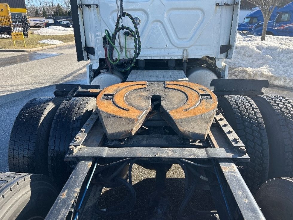 Sleeper Tractor-Heavy Duty Tractors-Freightliner-2022-T11664ST-Fitchburg-MA-465,776\n\t\tmiles-$ 66,250 - Image 6