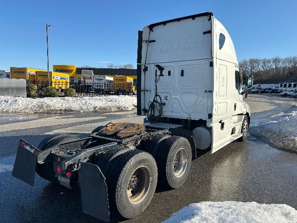 Sleeper Tractor-Heavy Duty Tractors-Freightliner-2022-T11664ST-Fitchburg-MA-465,776\n\t\tmiles-$ 66,250 - Image 7